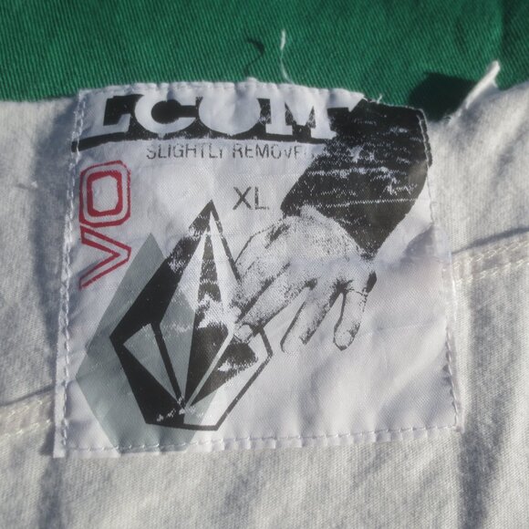 Volcom Distressed Cut Collar Skater Loose Fit Short Sleeve Shirt - Size XL Men's - Picture 3 of 16